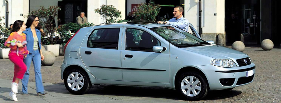 <a href="fiat_punto.html"><b>Fiat Punto</b></a><p>Fiat Punto je trenutno najpopularniji automobil u Srbiji. Odlikuju ga čiste linije, nenametljiv stil i proverena udobnost. Tajna uspeha ovog automobila, pored privlačnog stila, sigurno je i u sposobnosti da se prilagodi svakom vozaču, bez obzira na godine, karakter i prethodno iskustvo.</p>